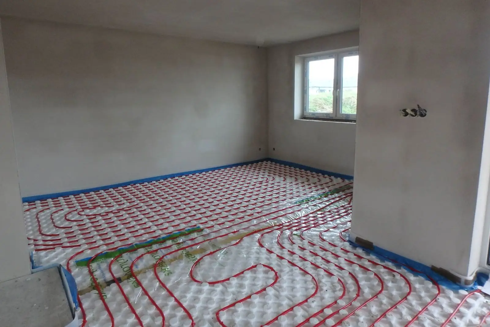 Lití anhydritové podlahy na rozvody podlahového topení